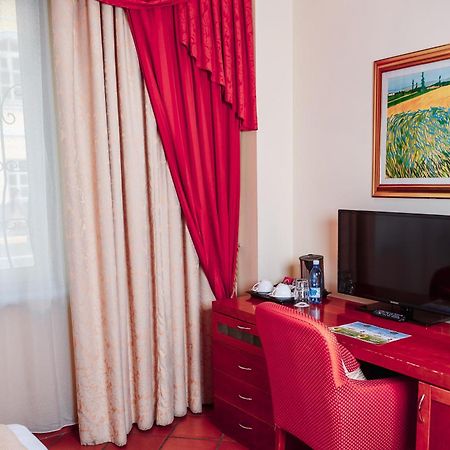 Hotel Pushkin Uralsk Exterior photo