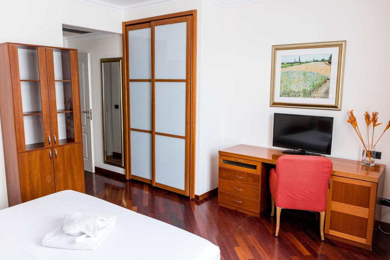Hotel Pushkin Uralsk Exterior photo