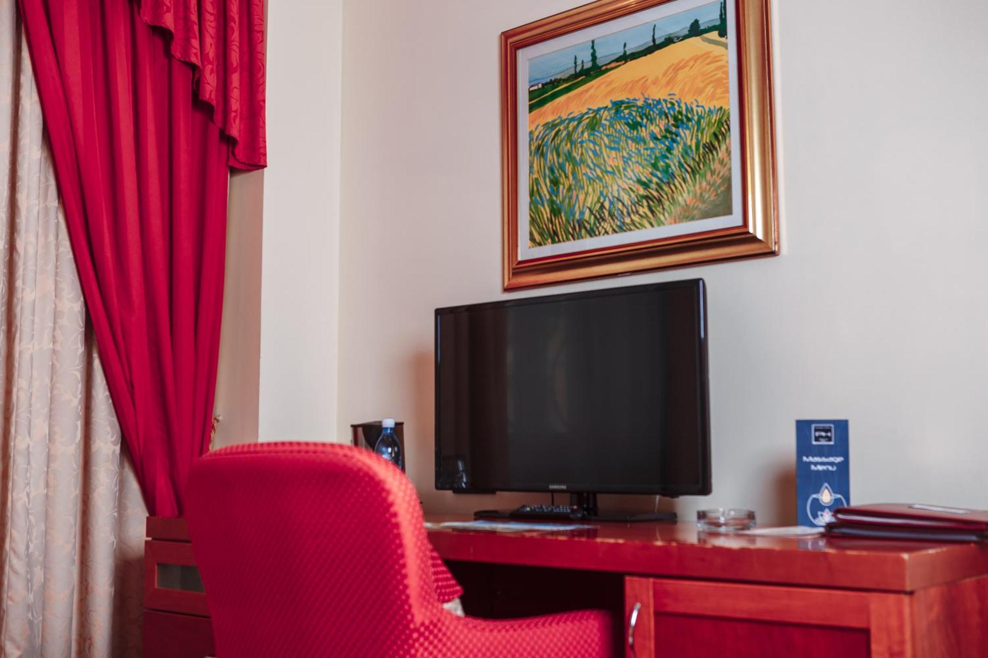Hotel Pushkin Uralsk Exterior photo