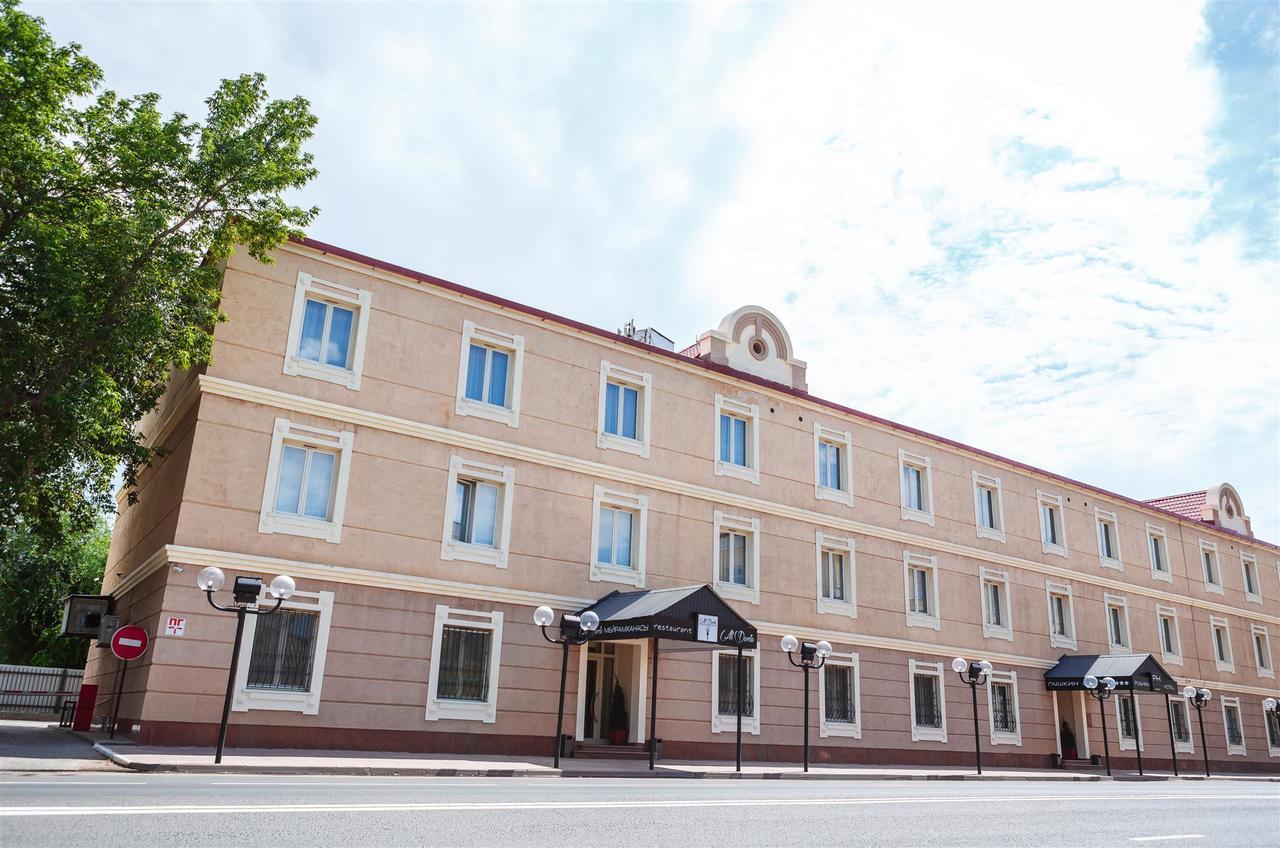 Hotel Pushkin Uralsk Exterior photo